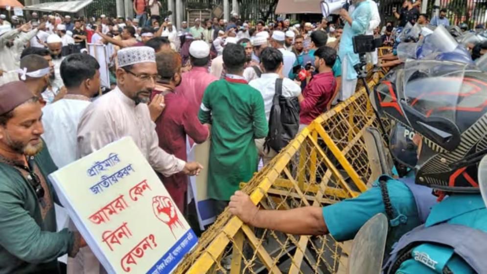 ইবতেদায়ী শিক্ষকদের নতুন কর্মসূচি ঘোষণা