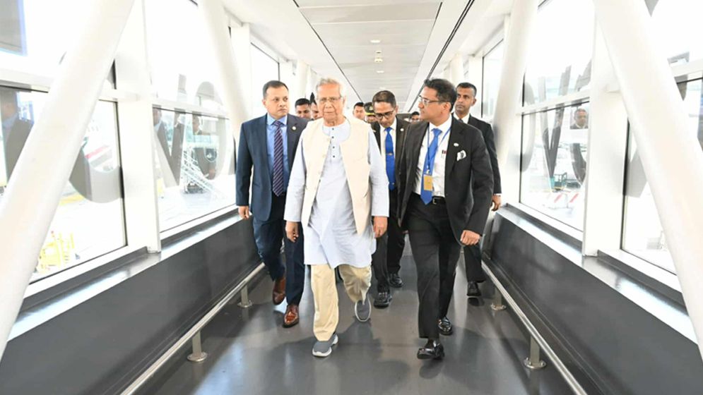 রোম পৌঁছেছেন প্রধান উপদেষ্টা