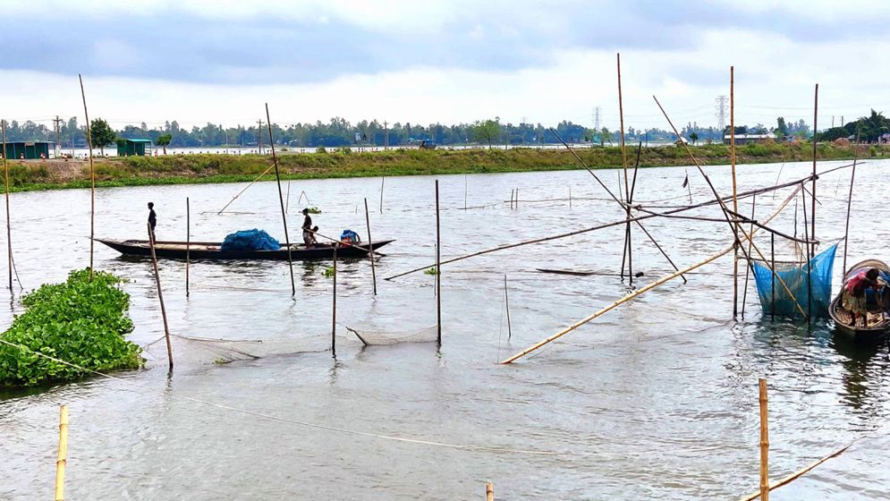 সিরাজগঞ্জে গোহালা নদীর আড়াই কিলোমিটার লিজ দিলো মসজিদ কমিটি