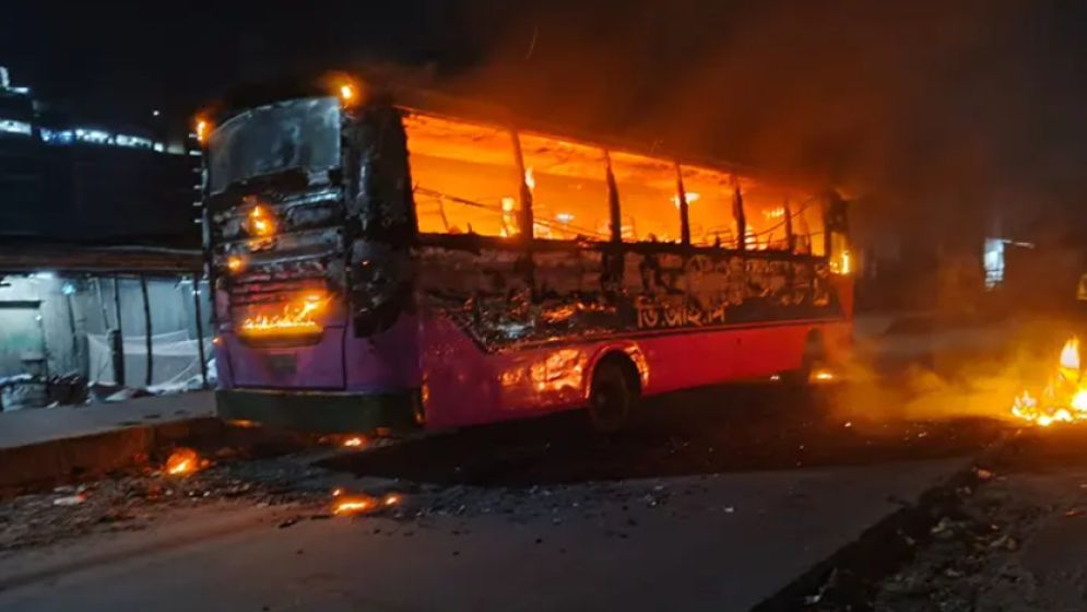 গাজীপুরে  তিন জায়গায় দাঁড়িয়ে থাকা বাসে আগুন