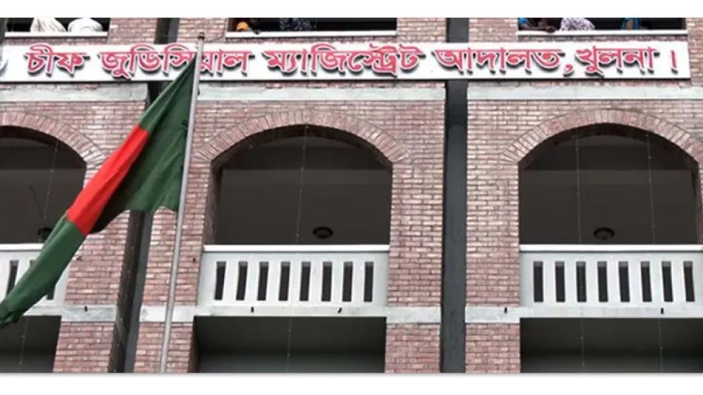 খুলনায় আদালত প্রাঙ্গণে প্রকাশ্যে দুইজনকে গুলি ও কুপিয়ে হত্যা