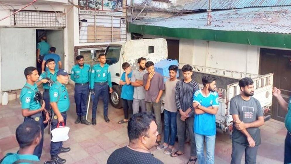 সাবেক শিক্ষামন্ত্রী নওফেলের চট্টগ্রামের বাসায় পুলিশের অভিযানে ৭ জন আটক