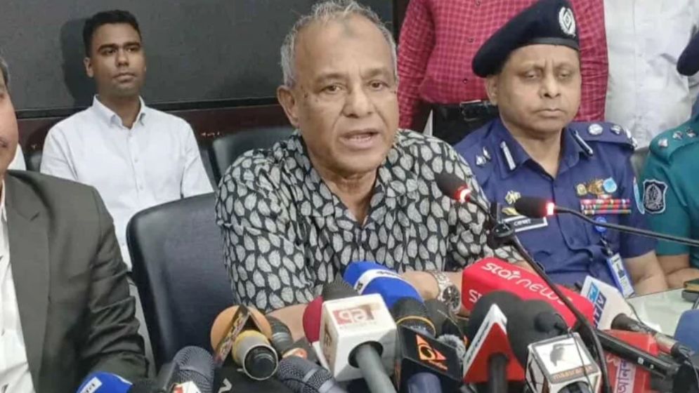 জামিন পাওয়া আ. লীগ নেতা-কর্মীরা অপরাধে জড়ালে কঠোর ব্যবস্থা: স্বরাষ্ট্র উপদেষ্টা