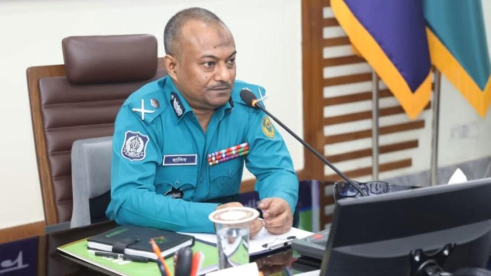 ‘অস্ত্রধারী সন্ত্রাসী দেখলেই ব্রাশফায়ার’ করে হত্যার নির্দেশ দিলেন সিএমপি কমিশনার