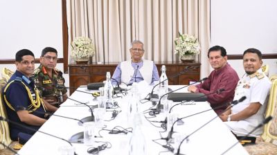 প্রধান উপদেষ্টার সঙ্গে তিন বাহিনীর প্রধানের সাক্ষাৎ, নির্বাচন প্রস্তুতি নিয়ে আলোচনা
