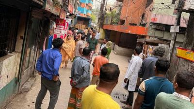 ঢাকা ও আশপাশে ভূমিকম্প, আতঙ্কে রাস্তায় মানুষ