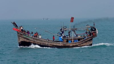 ২৮ জেলে-মাঝিসহ ট্রলার নিয়ে গেছে ভারতীয় কোস্টগার্ড