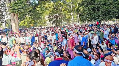 অনির্দিষ্টকালের কর্মবিরতিতে প্রাথমিকের শিক্ষকরা