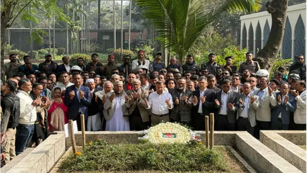 হাদির কবর জিয়ারত করলেন তারেক রহমান