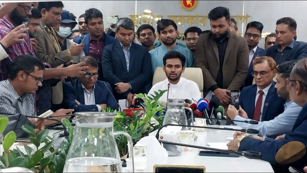 পদত্যাগ নিয়ে যা বললেন উপদেষ্টা আসিফ মাহমুদ