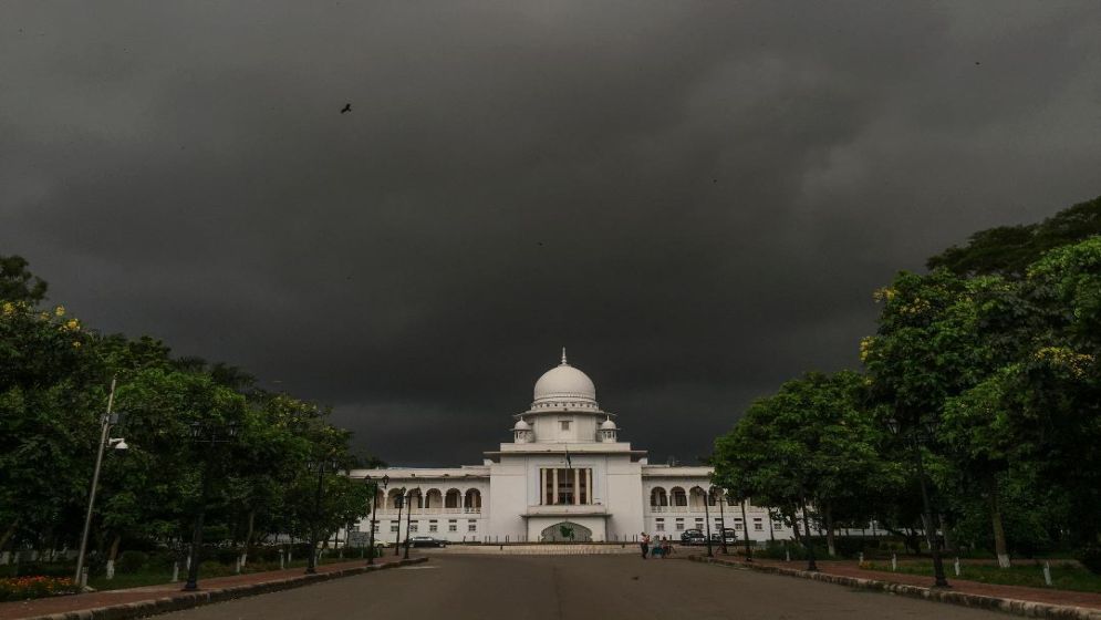 হাসিনা-পরবর্তী বাংলাদেশে বিচারিক ক্ষমতার কেন্দ্রে একটি আইন সংস্থা, তৈরি করেছে অনেক প্রশ্ন