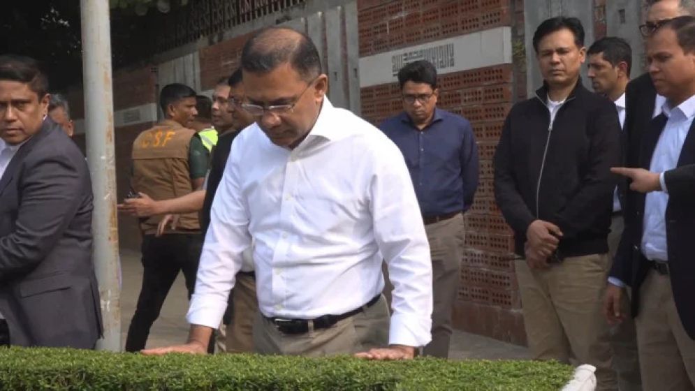 ছোট ভাই আরাফাত রহমানের কবর জিয়ারত করলেন তারেক রহমান