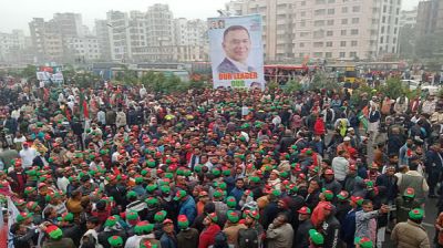 তারেক রহমানকে স্বাগত জানাতে সকাল থেকেই পূর্বাচলে দলের নেতা-কর্মীরা জড়ো হচ্ছেন