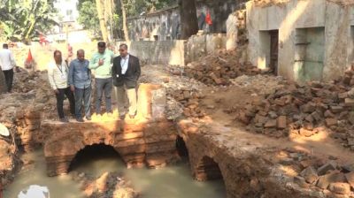 পুরনো বাড়ি ভাঙতে গিয়ে মিলল সুড়ঙ্গ
