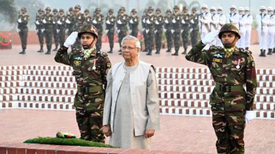 জাতীয় স্মৃতিসৌধে মুক্তিযুদ্ধের শহীদদের স্মরণ করেছেন প্রধান উপদেষ্টা