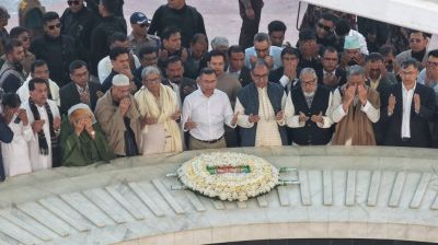 বাবার কবর জিয়ারত করলেন তারেক রহমান