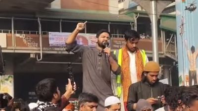 হাদি হত্যার বিচার দাবিতে শাহবাগ অবরোধ
