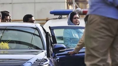 হাসপাতালে শাশুড়িকে দেখে ধানমণ্ডিতে বাবার বাড়িতে জুবাইদা রহমান