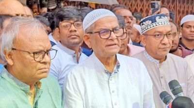চিকিৎসকেরা নিশ্চিত করলেই খালেদা জিয়াকে এয়ার অ্যাম্বুলেন্সে তোলা হবে: মির্জা ফখরুল