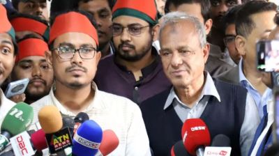 পদ বাঁচাতে তিন উপদেষ্টাকে তিন দাবি পূরণের আল্টিমেটাম ডাকসুর