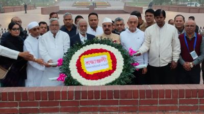 সূর্যাস্তের আগে যেতে না পারায় স্মৃতিসৌধে তারেক রহমানের পক্ষে নেতাদের শ্রদ্ধা নিবেদন