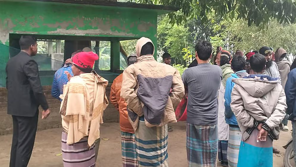 ময়মনসিংহে গভীর রাতে মাজারে ভাঙচুর