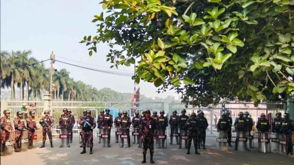 সংসদ ভবনে প্রবেশের চেষ্টা