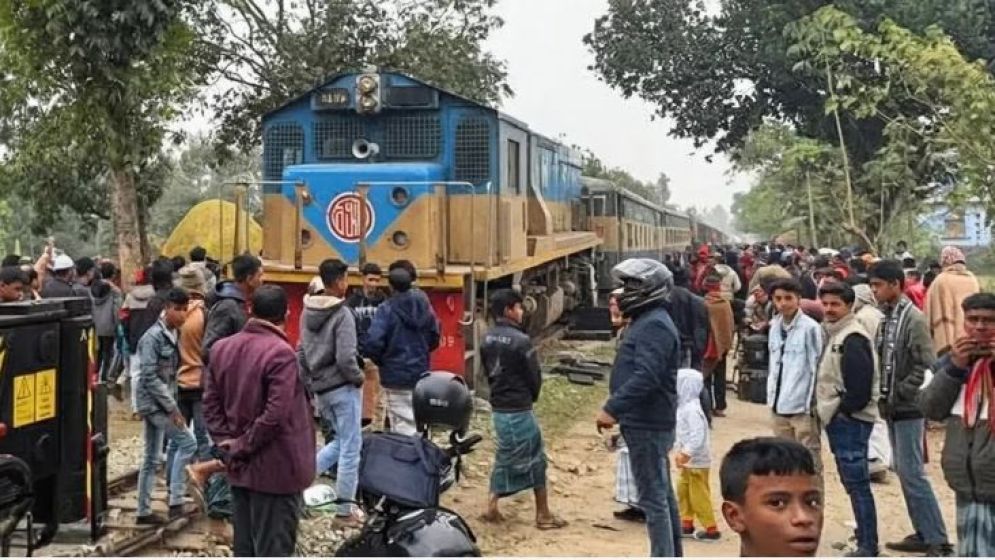 বিকল্প পথে ময়মনসিংহ থেকে ট্রেন চলাচল শুরু