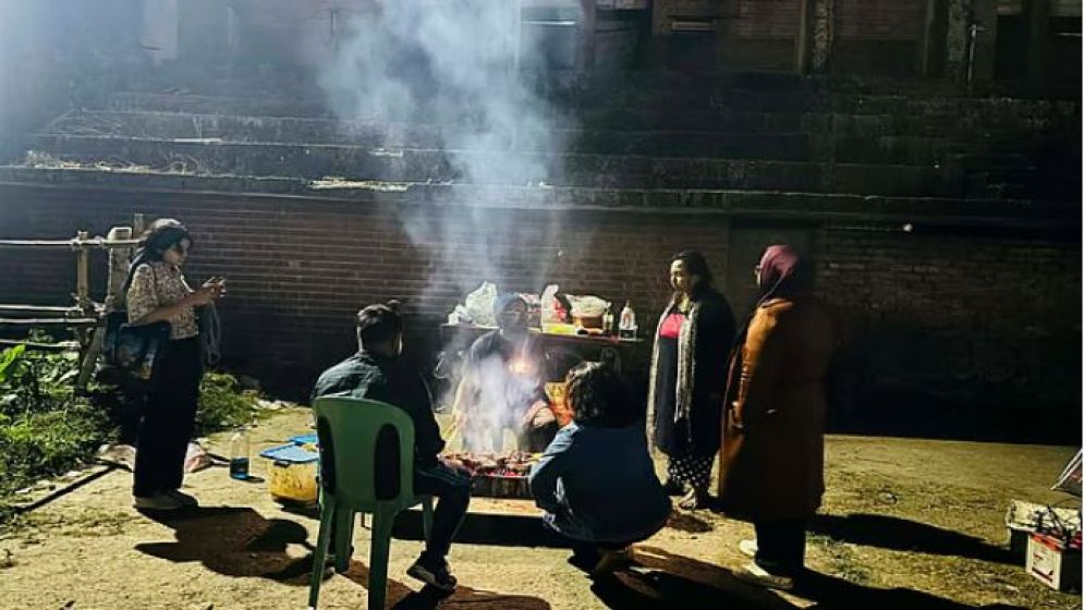 ঢাবিতে নারী শিক্ষার্থীদের নিরাপত্তা ও বৈষম্য নিরসনের দাবিতে ‘প্রশাসন পোড়াও বারবিকিউ’ কর্মসূচি