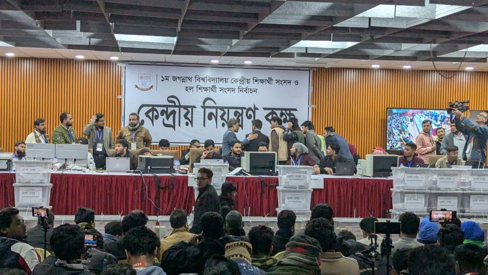 জকসু নির্বাচনে ১৩ কেন্দ্রের ফলাফলে এগিয়ে যারা