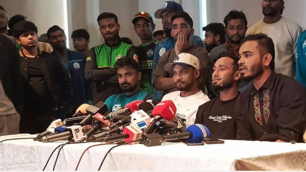 শর্ত সাপেক্ষে আগামীকাল থেকেই খেলায় ফিরতে রাজি ক্রিকেটাররা
