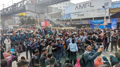 রাজধানীর চার গুরুত্বপূর্ণ এলাকায় একযোগে সড়ক অবরোধ সাত কলেজের শিক্ষার্থীদের
