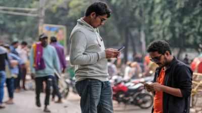 ভোটযুদ্ধের মাঠে টিকটক, ফেসবুক, ইউটিউব