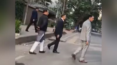 হেঁটে বাসা থেকে অফিসে তারেক রহমান