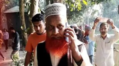 ভোটারদের মাঝে নগদ টাকা বিতরণের অভিযোগ, জামায়াত নেতাকে ঘিরে উত্তেজনা