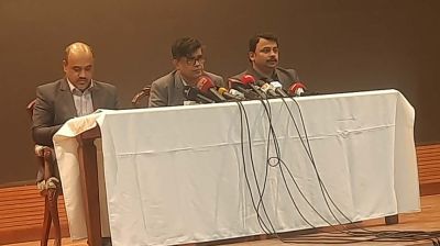 নির্বাচনের আগে লুট হওয়া অস্ত্র উদ্ধারে তাগিদ প্রধান উপদেষ্টার