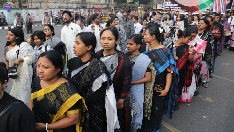 রক্তে লেখা একুশ, শ্রদ্ধায় ভাসে শহীদ মিনার