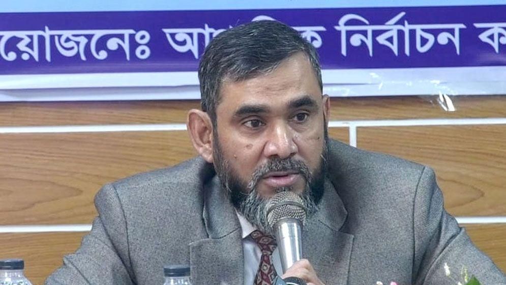 ভোটকেন্দ্রে সাংবাদিক ও পর্যবেক্ষকদের মোবাইল নিতে বাধা নেই: ইসি সানাউল্লাহ
