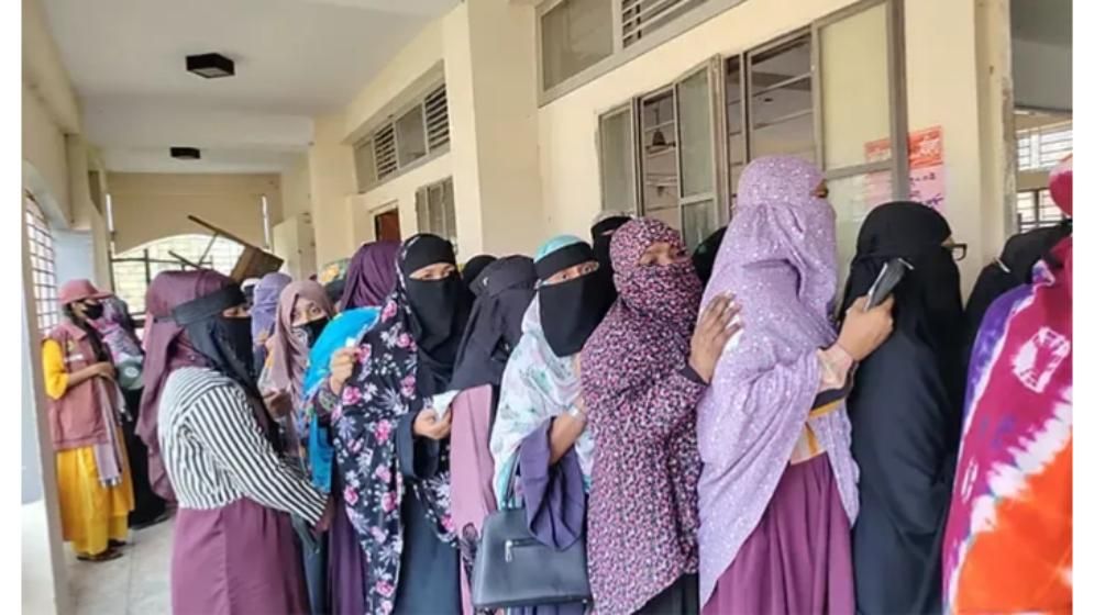 ফরিদগঞ্জের রূপসায় নারীদের উপচে পড়া ভিড়