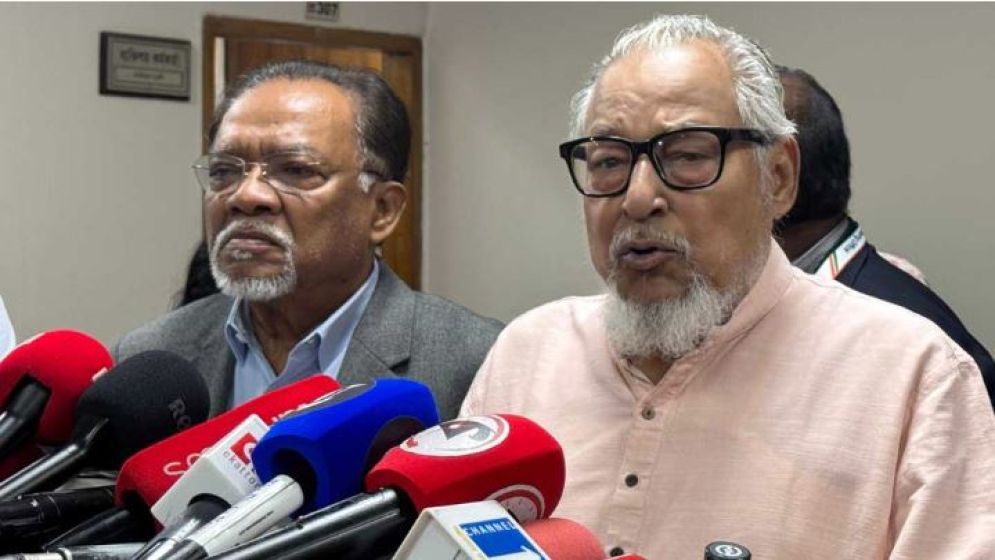 ভোট ঘিরে টাকা ছড়াচ্ছে জামায়াত