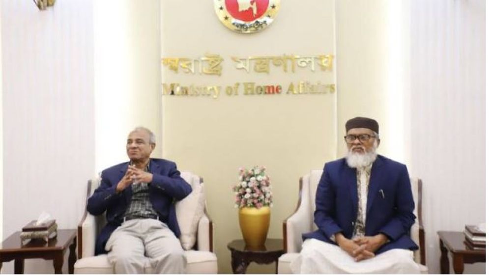 কারা অধিদপ্তরকে ১৩ হাজার ধর্মীয় বই উপহার দিচ্ছে ধর্ম মন্ত্রণালয়: স্বরাষ্ট্র উপদেষ্টা