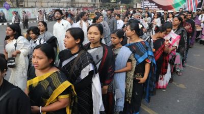 রক্তে লেখা একুশ, শ্রদ্ধায় ভাসে শহীদ মিনার