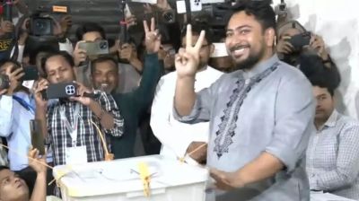 ভোট দিলেন নাহিদ ইসলাম