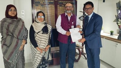 শিক্ষামন্ত্রীর কাছে পদত্যাগপত্র দিলেন ঢাবি উপাচার্য