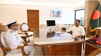 প্রধানমন্ত্রীর সঙ্গে নৌবাহিনী প্রধানের সৌজন্য সাক্ষাৎ