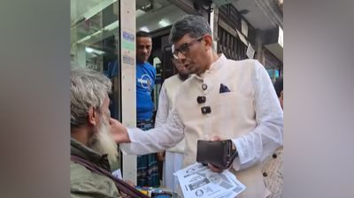জামায়াত আমিরের আসনে প্রচারণায় টাকা দিয়ে বিতর্কে ব্যারিস্টার শাহরিয়ার