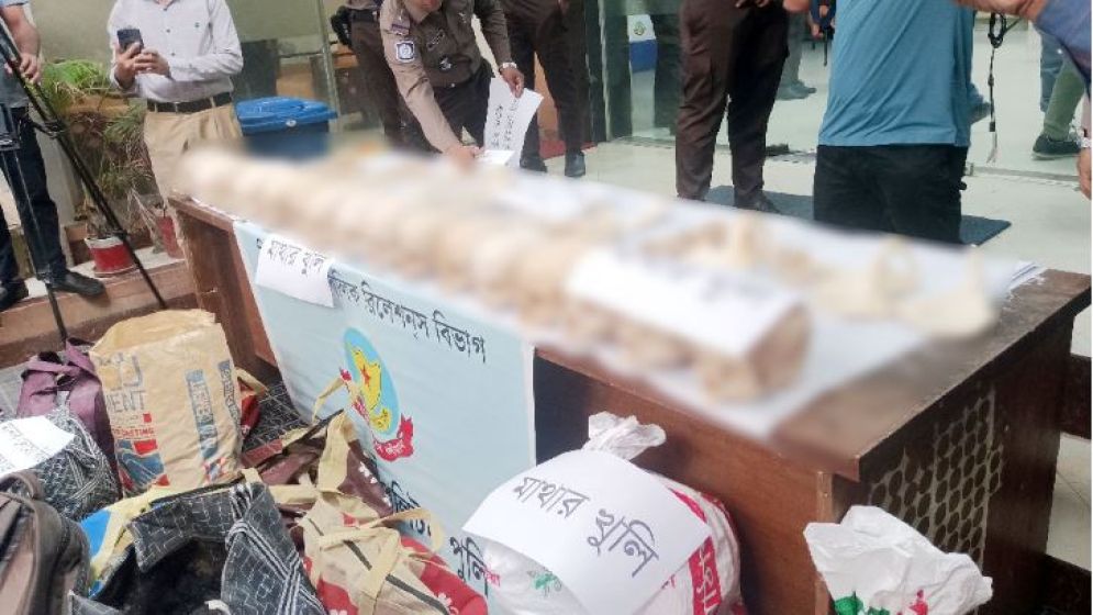 কবর থেকে কঙ্কাল চুরি করে বিক্রি: দুই ডেন্টাল শিক্ষার্থীসহ গ্রেপ্তার ৬